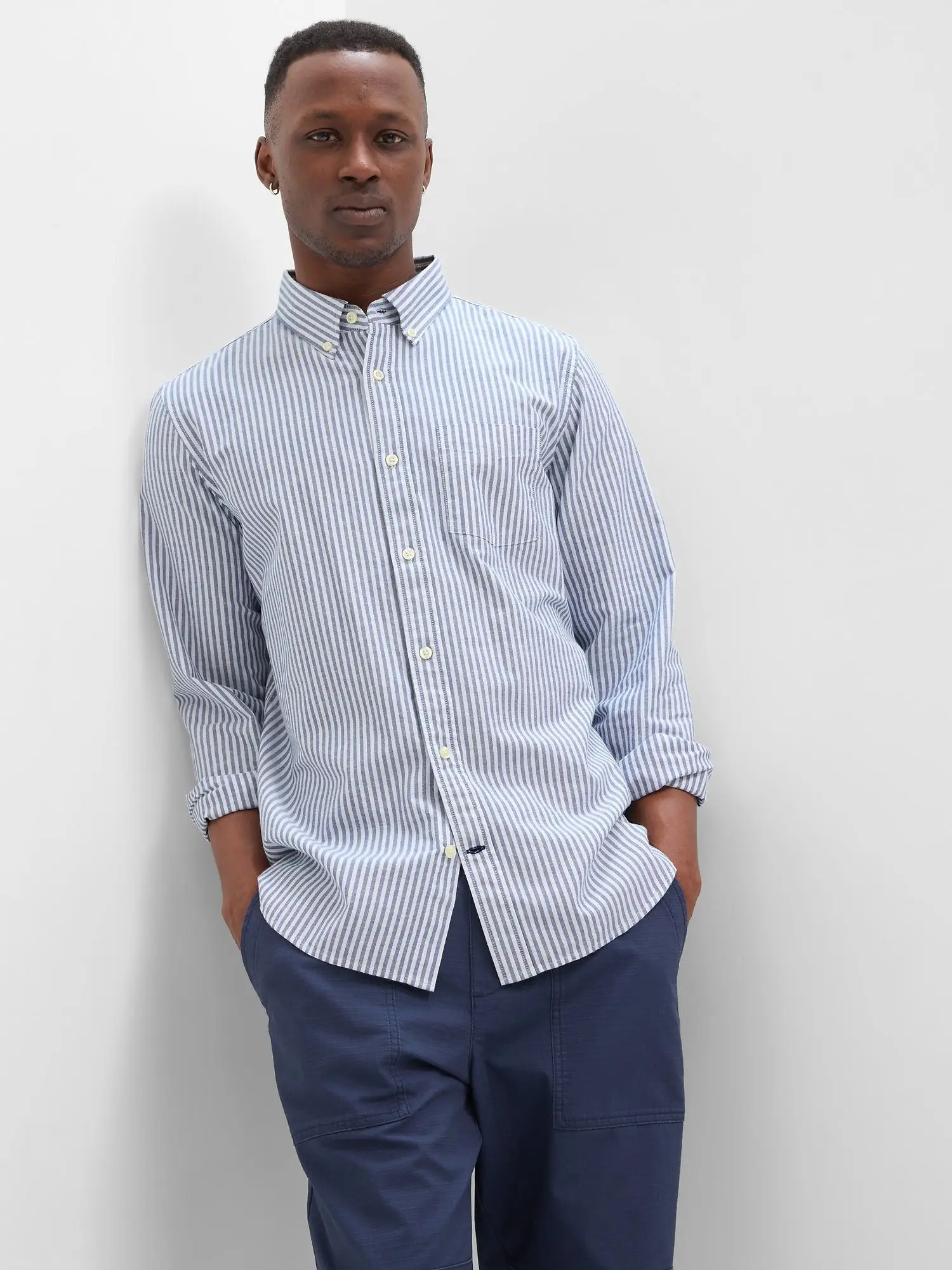 Camisa GAP Oxford a Rayas Azul y Blanco – Clásico Atemporal - Imagen 4